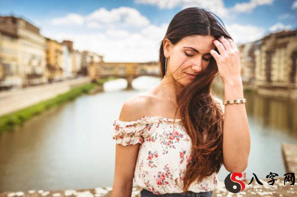 长相妖艳的女性八字命局特点