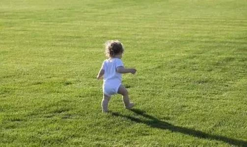 梦到娃娃会走路