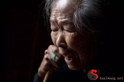 梦到陌生人老哭