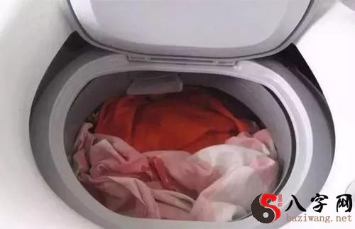 梦到许多脏衣服