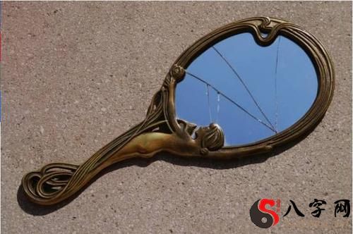 梦到镜子碎了