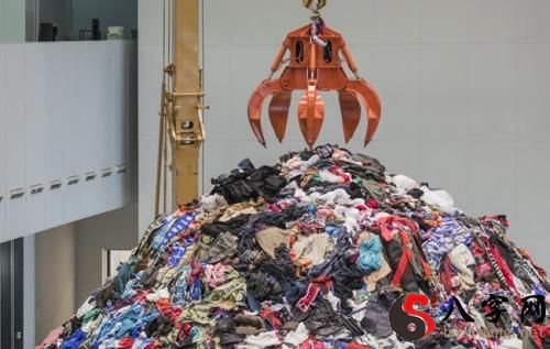 梦到成堆的旧衣服