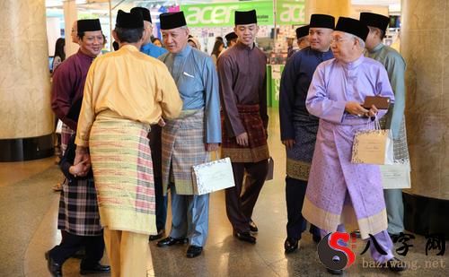 梦到借他人的衣服穿