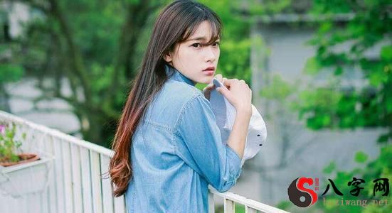 梦到光着上身找衣服