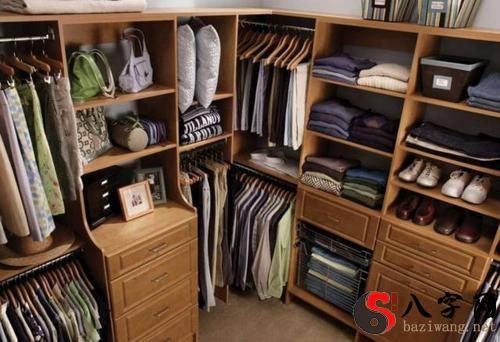 梦到衣柜被人整理