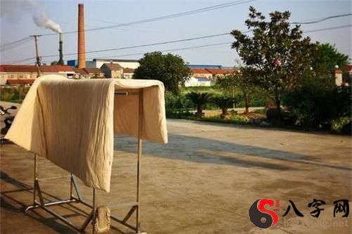 梦到被子被水浸湿