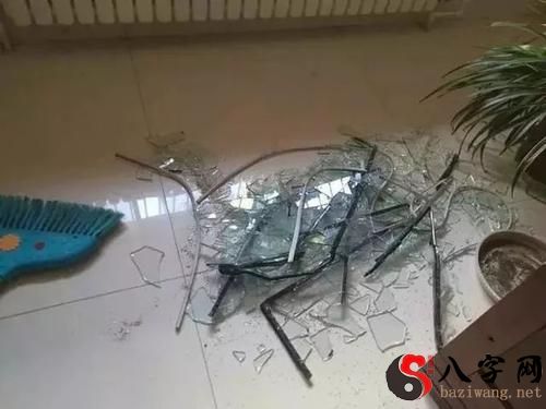 梦到家中的玻璃碎了