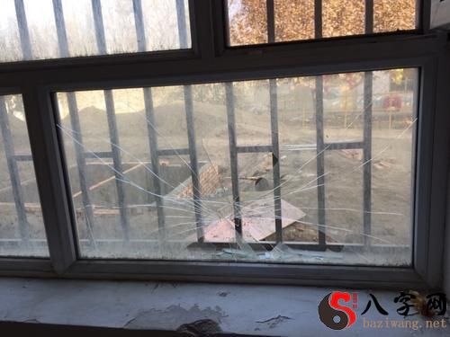 梦到打碎玻璃窗