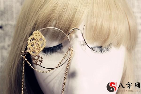 梦到单眼的眼镜