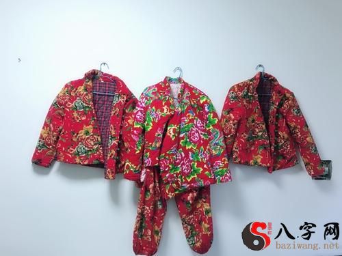 梦到穿着花棉袄