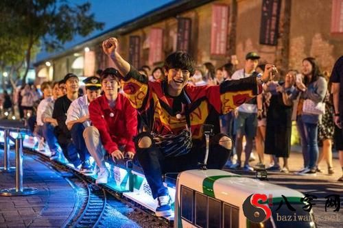 梦到爬梯子摔下