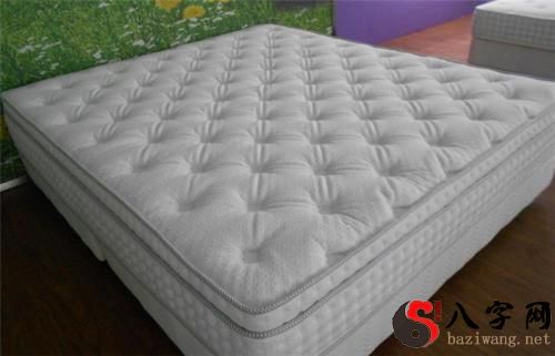 梦到床垫很软陷下去