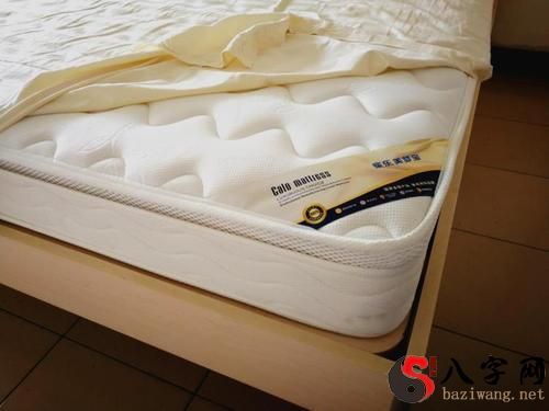 梦到买床垫