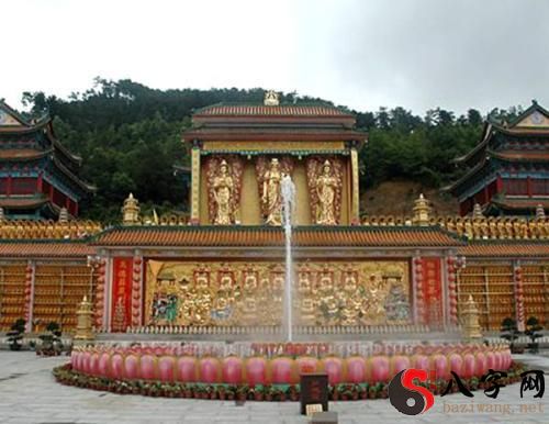 梦到在庙里拜佛