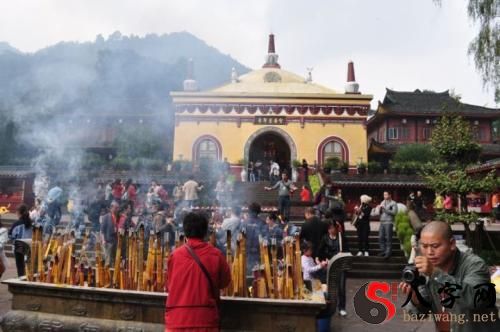 梦到多数人拜佛