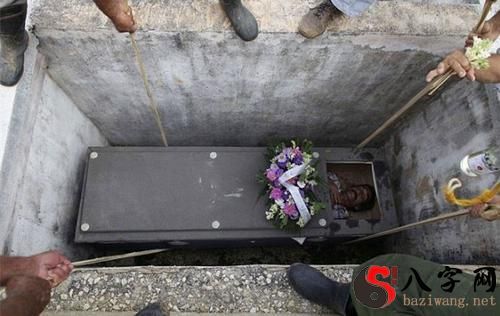 梦到坟墓和棺材