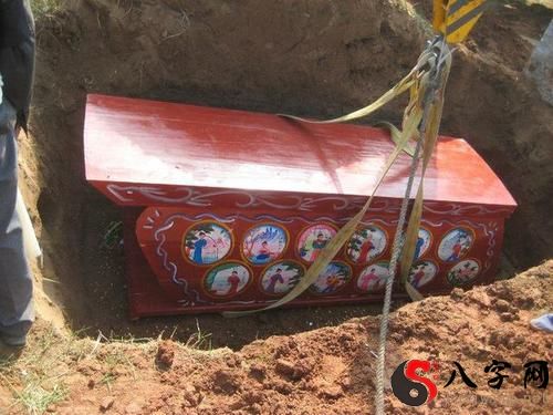 梦到人从棺材里出来