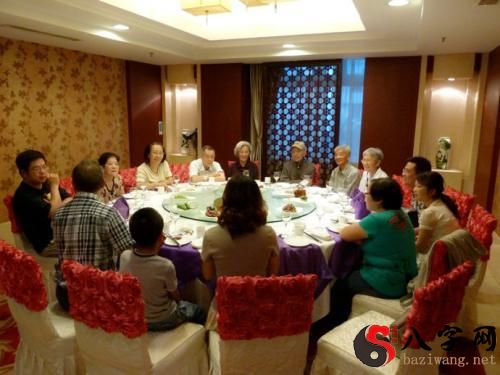 梦到家聚会吃饭