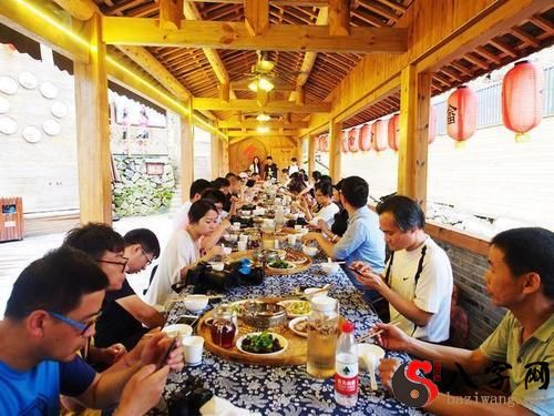 梦到好多人吃饭