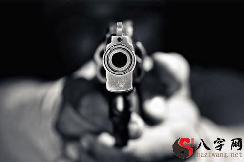 梦到拼命的逃跑躲藏