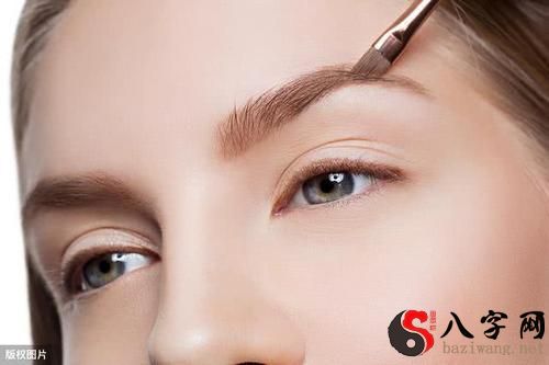 梦到有人给我修眉