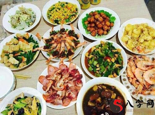 梦到和亲戚一起吃饭