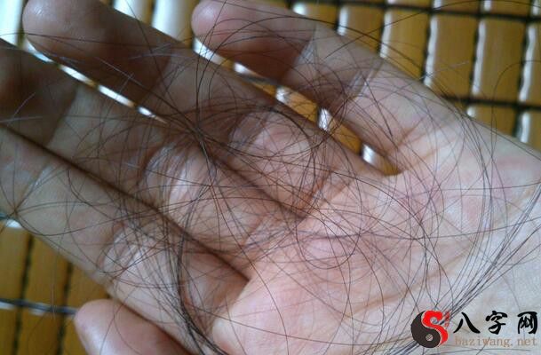 梦到掉一大把头发