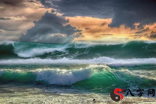 梦到巨浪翻滚过来