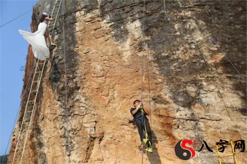 梦到爬悬崖爬到顶