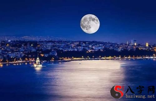 梦到月光照亮床铺