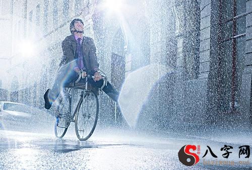 梦到下雨骑车