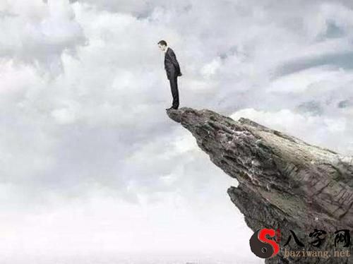 梦到冰箱掉悬崖