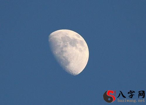 梦到白天有月亮