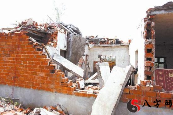 梦到房屋被大风大雨刮倒