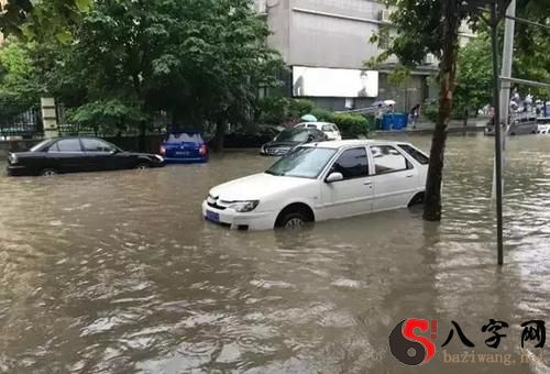 梦到车被水淹没