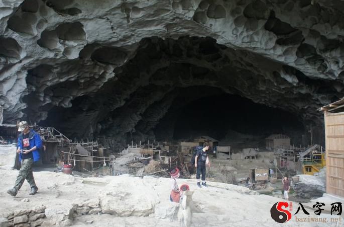 梦到被困在山洞里