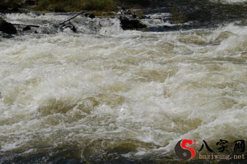 梦到水流湍急