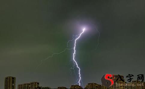 梦到天黑闪电