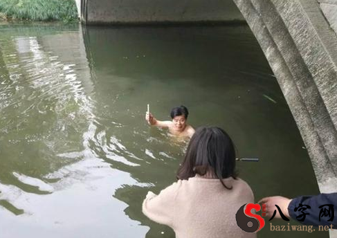 梦到手机掉河里