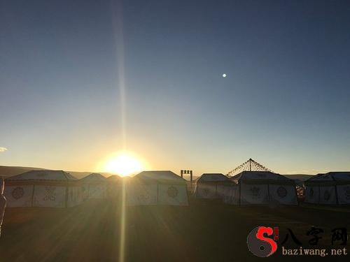 梦到太阳与月亮出现