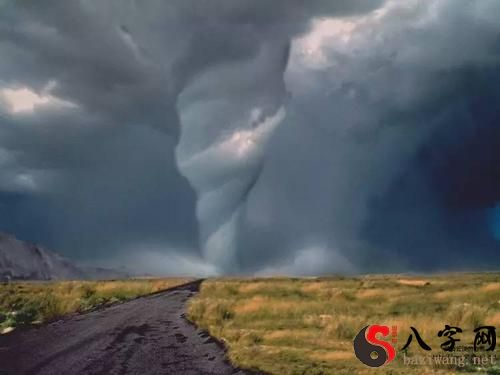 梦到刮龙卷风自己没事