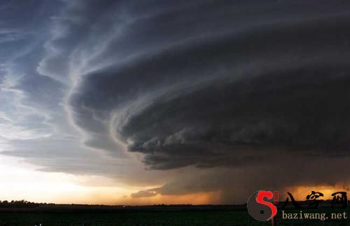 梦到黑色龙卷风