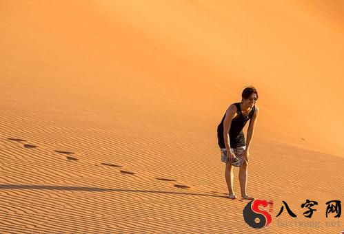 梦到在沙漠中行走