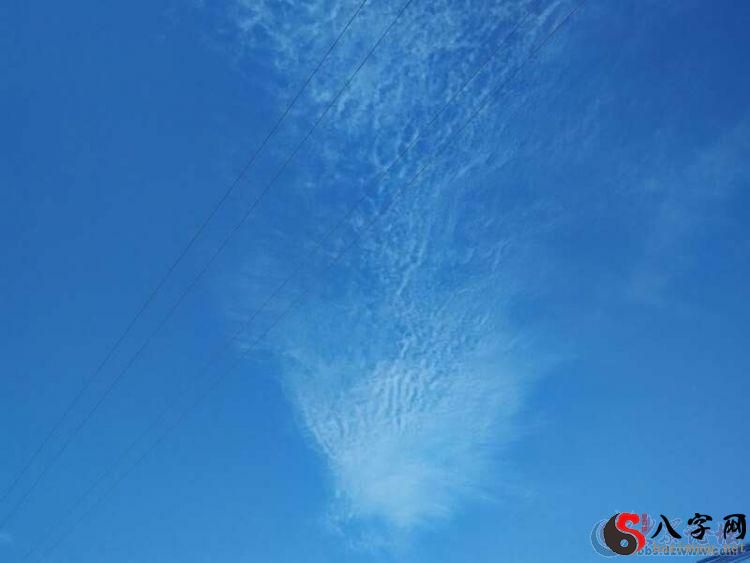 梦到天空出现美丽图案