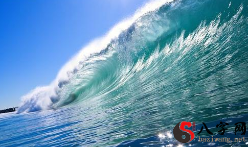 梦到波涛汹涌的大海