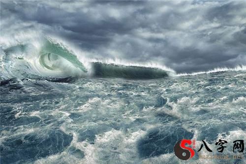梦到海啸发大水