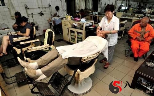 梦到理发店刮脸