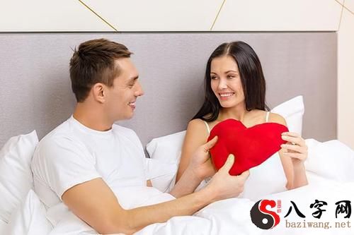 梦到和异性亲热