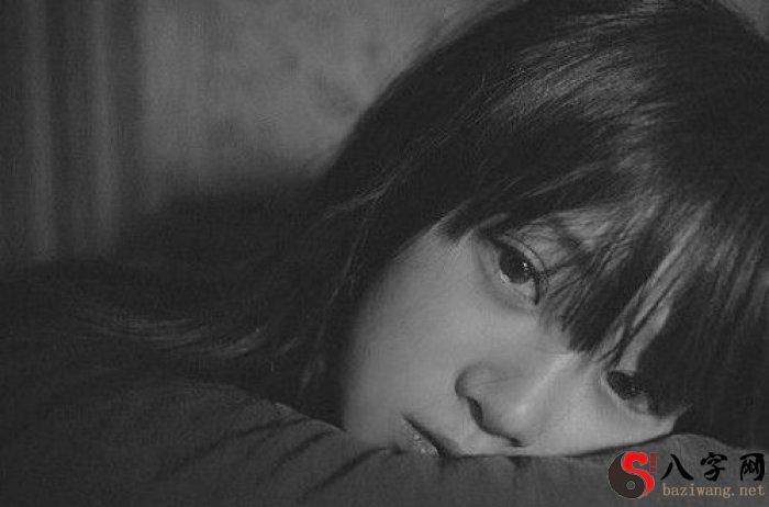 梦到女性难过的哭