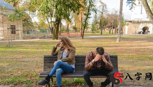 梦到情人跟他人暧昧